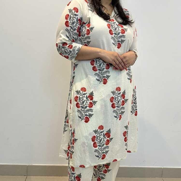 🌺 Zehra - Offwhite Red Petal Cotton Suit Set